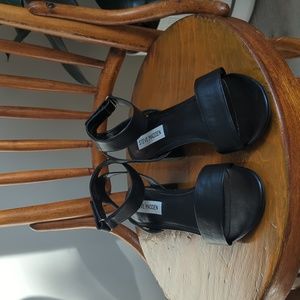Steve Madden - black heeled sandal